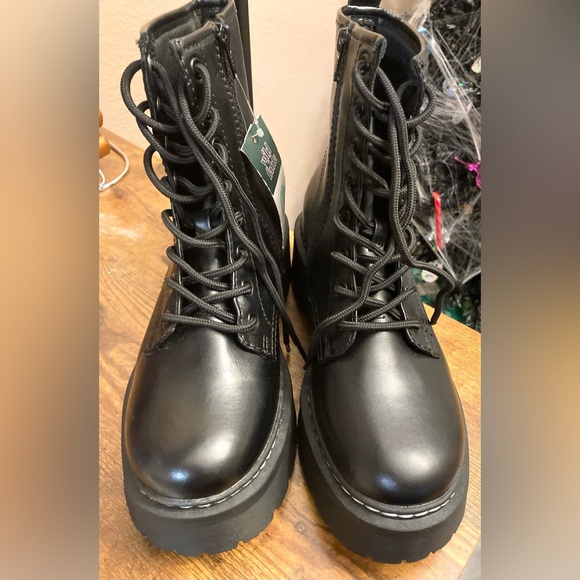 Women's Zea Combat Boots - Wild Fable™ Black Size 8.5 new - Picture 2 of 6